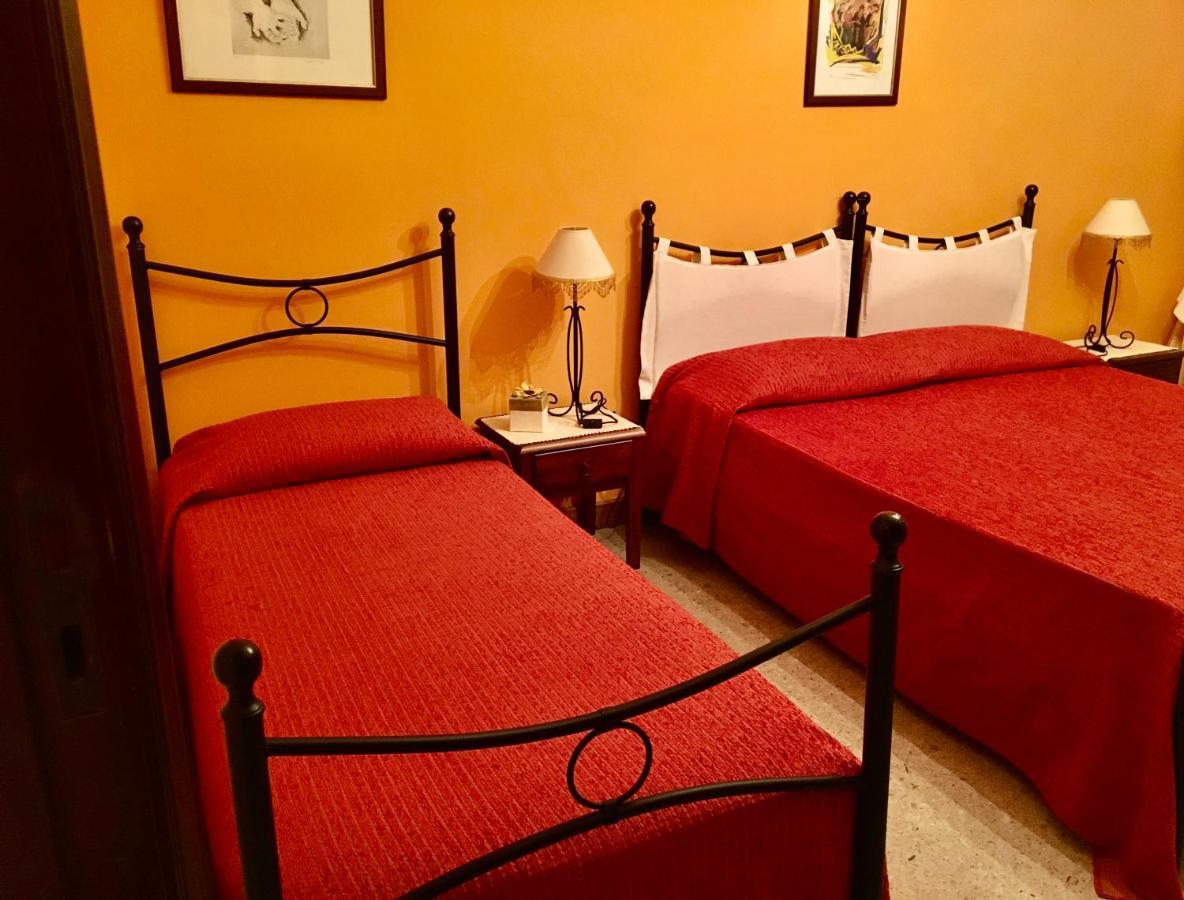 Отель A Casa Di Mamma Милаццо Экстерьер фото
